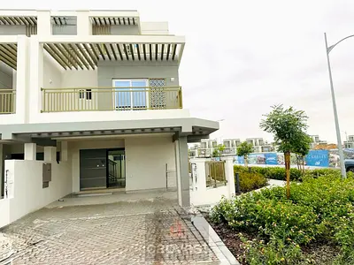 3BR Townhouse | Vacant| L shape Garden| Private Roof Terrace