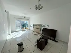 Two bedrooms and a living room, air conditioning provided by the owner, prime location with full ser