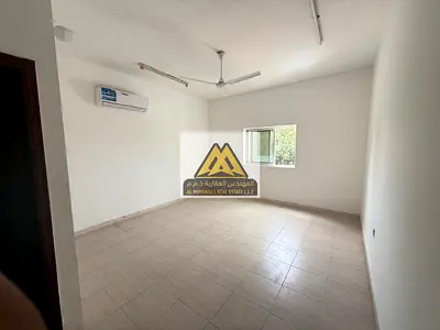 استوديو واسع | مطبخ شبه منفصل | تكييف سبليت | موقع مميز مباشر على مخرج دبي | مساحة مناسبة | قريب من الخدمات | سكن مريح