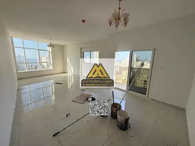 3 غرف وصاله 4 حمام غرفتين ماستر خزائن بالحائط اطلاله بحريه كورنيش عجمان