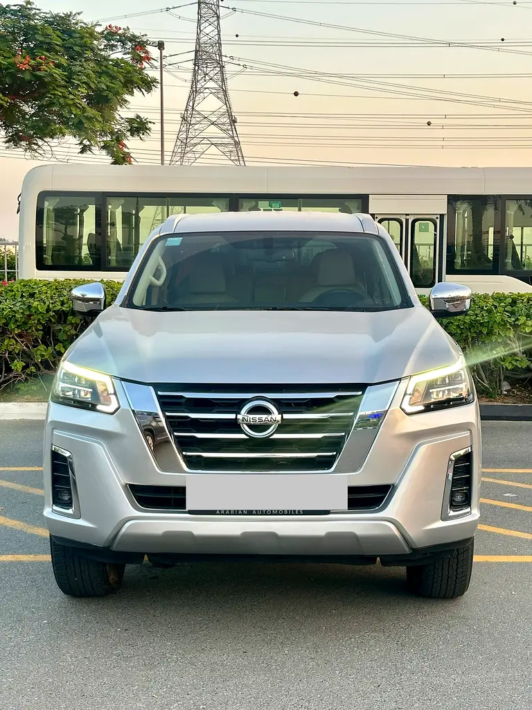 Nissan Xterra 2023 — photo 1 of 13