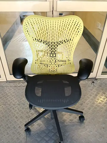 Herman Miller Mirra 2 Office Chair Excellent Condition