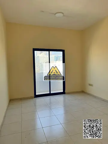 A spacious and functional apartment, ready for immediate occupancy, located in a prime location close to all essential services and transportation, wi