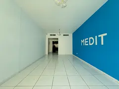 Chiller free office near world trade metro