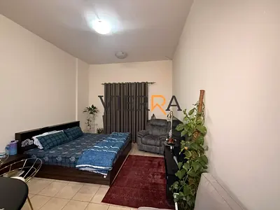 مشرقة وواسعة | تطل على الطريق | مقابل مركز تسوق سيليكون سنترال
