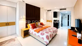 Furnished Studio- Lake View- Vacant- Ready To Move