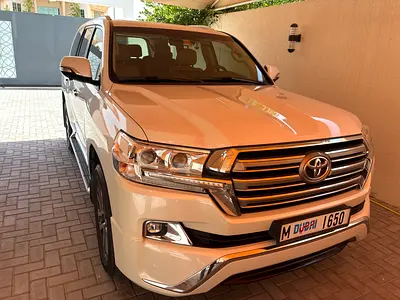 Toyota Land Cruiser VXR 2017 - GCC Specs - Well Maintained -  Single Owner