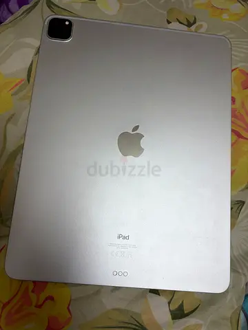 iPad Pro 12.9 inche M1 5th generation 512 storage all good no scratches