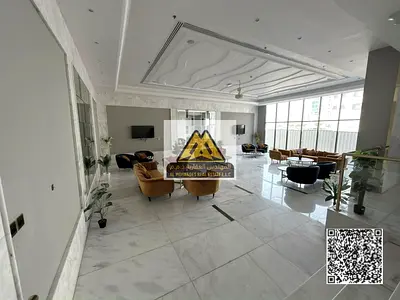 شقة فاخرة بمساحات كبيرة جدًا وتصميم راقٍ، مناسبة للعائلات الباحثة عن الراحة والفخامة، مع توزيع داخلي عملي يوفر الخصوصية لكل أفراد الأسرة.