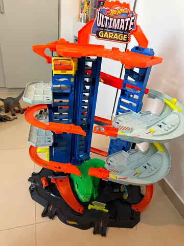 Hot Wheels Ultimate Garage Playset - Large Multi-Level Car Track
