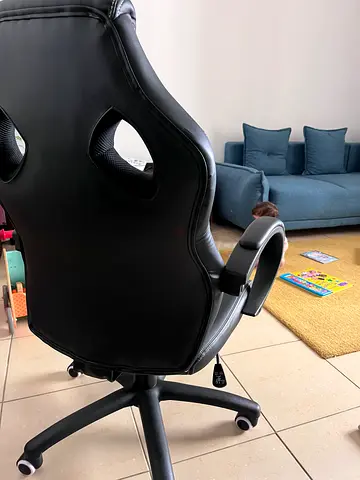Black ergonomic gaming/office chair with armrests - excellent condition