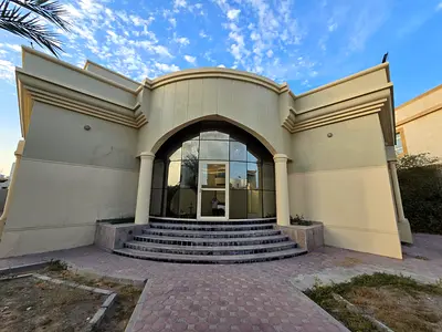 A distinctive villa for annual rent in the Al Rahmaniyah area, in a quiet and upscale residential location suitable for large families. It features ve