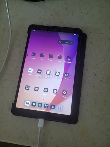 Pre-owned Lenovo M8 (in protective case) with charger