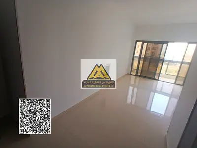 شقة مميزة بمساحة كبيرة وتصميم عملي، مناسبة للسكن العائلي، تقع في موقع حيوي على مخرج الشارقة ودبي وقريبة من جميع الخدمات الأساسية.