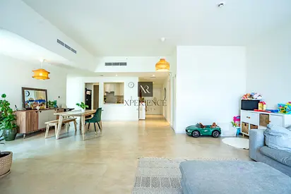 FULLY UPGRADED | VACANT | SEA VIEW