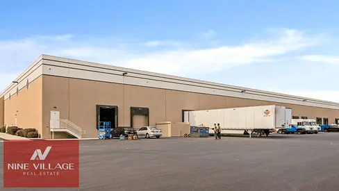 Distressed Deal Warehouse in Al Quoz for Sale