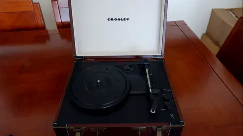 Entry Level Budget Suitcase Turntable