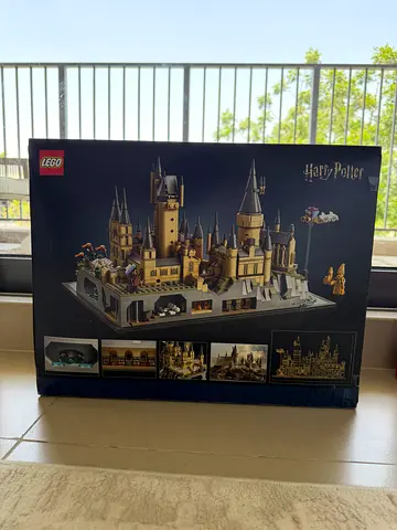 LEGO Harry Potter Hogwarts Castle Display Set (sealed box)