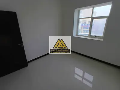 شقة غرفتين وصالة الروضة 3 عجمان شارع الشيخ عمار تكييف مركزي 2 حمام 38000 درهم 6 دفعات صيانة على المالك موقع مميز قريب الخدمات