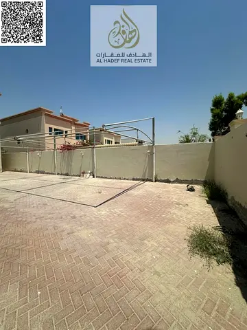 🏡 للإيجار السنوي – فيلا فاخرة في الجرف 2 🏡 ✨ مساحات واسعة وتصميم مثالي للعائلات الكبيرة 📍 الموقع: الجرف 2  ✔️ منطقة هادئة وقريبة من جميع الخدمات  ✔