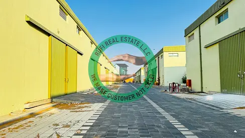 مستودع جديد عالي الطاقة 25 كيلو وات 4000 قدم مربع للإيجار في منطقة الإمارات الصناعية الحديثة، أم القيوين.
