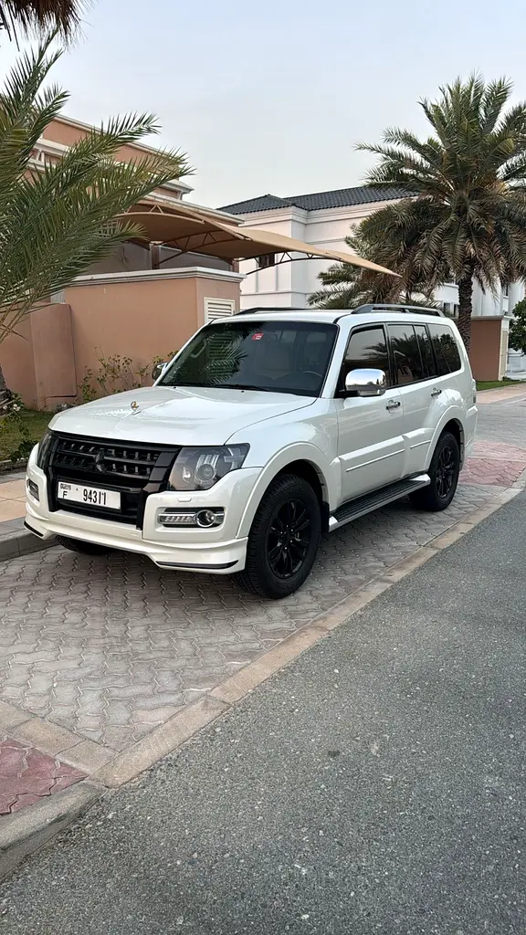 Mitsubishi Pajero 2020 — photo 1 of 10