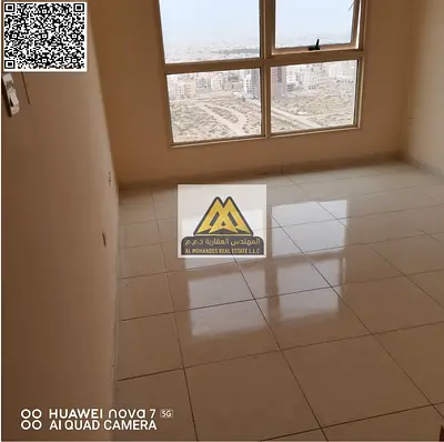 تتميز الشقة بموقعها داخل برج لافيندر في أبراج الإمارات، مع دور مرتفع يوفر إطلالة مفتوحة، ومساحة مناسبة بتصميم عملي يلبي احتياجات السكن العائلي،