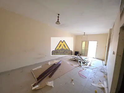 شقة غرفتين وصالة للإيجار السنوي في الراشدية 3 عجمان صالة منفصلة بلكونة تكييف مركزي موقع مميز بجوار حديقة الراشدية