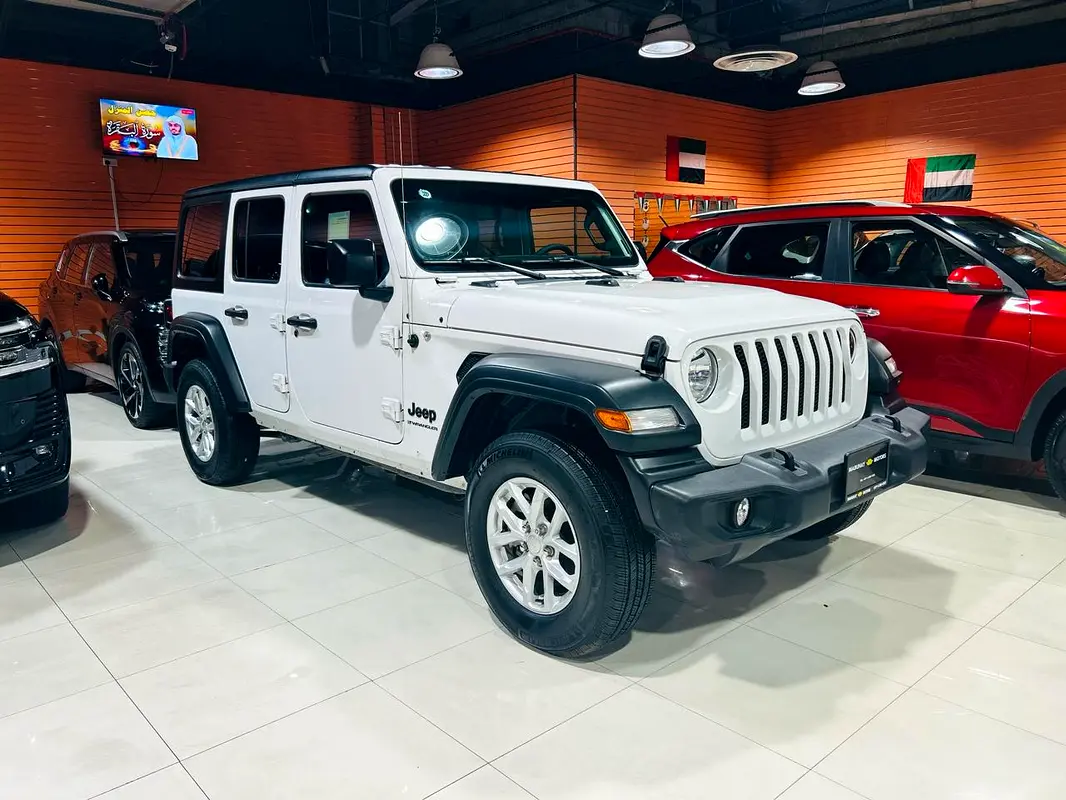 Jeep Wrangler 2023 — photo 1 of 13