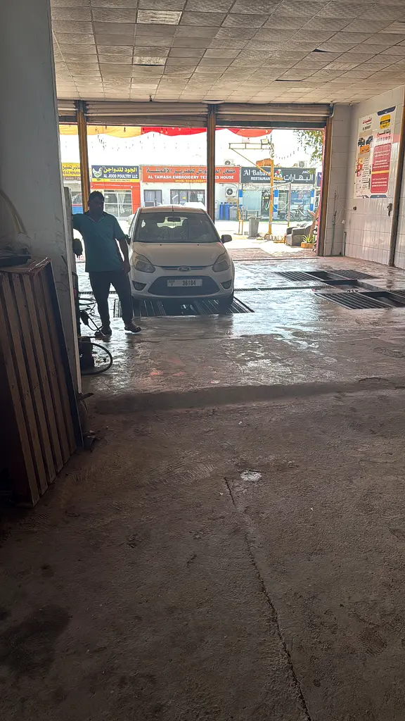 Ford Figo 2015 — photo 1 of 2