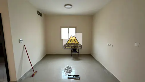 شقة غرفة وصالة للإيجار السنوي في ثاني بناية على كورنيش عجمان منطقة النخيل 1 عجمان بمساحة كبيرة وتصميم عملي مناسب للعائلات مع بلكونة مميزة وتكييف مركزي