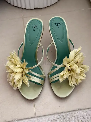 Zara womens green floral heeled sandals size 39