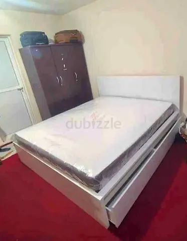 IKEA malam king‑size bed (180 × 200 cm) with 2 storage drawers underneath and an IKEA mattress ✨