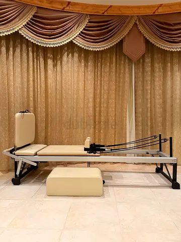 Pilates Reformer Machine with Adjustable Springs and Carriage - New Condition