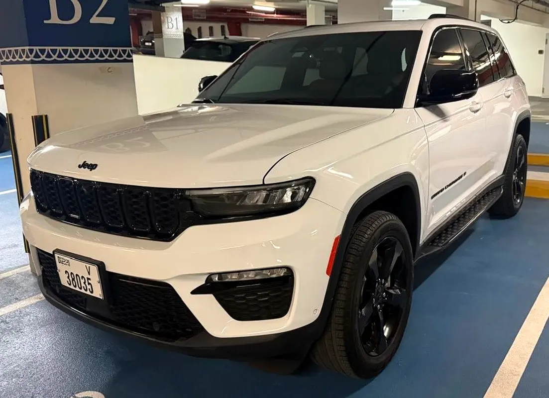 Jeep Grand Cherokee 2024 — photo 1 of 9