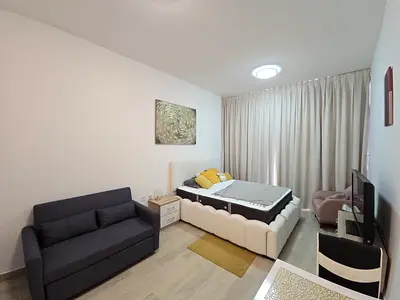 FULLY FURNISHED STUDIO | KITCHEN APPLIANCES | MULTIPLE CHQS