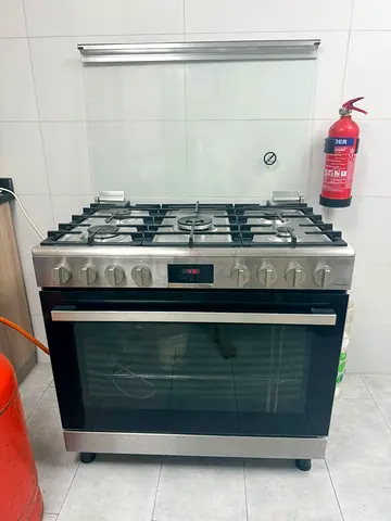 BOSCH Stainless Steel Gas Range with Oven - 5 Burners