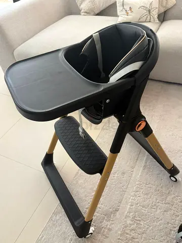 Beebee baby high chair with tray - good condition