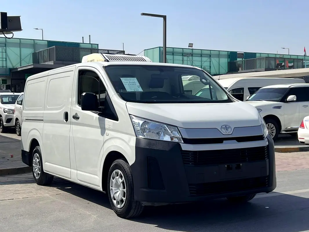 Toyota Hiace 2022 — photo 1 of 11