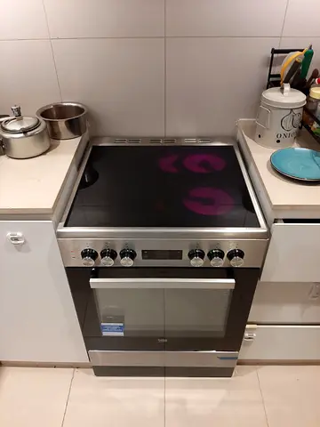 Electric cooker like new 60/60cm very clean condition good working free installation delivery