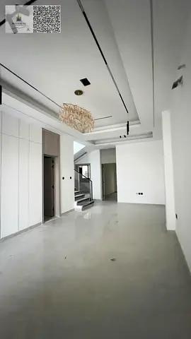 For sale: Townhouse with 4 master bedrooms, 6 bathrooms, a majlis with washbasins, a living room, a main kitchen, and a preparation kitchen on the upp
