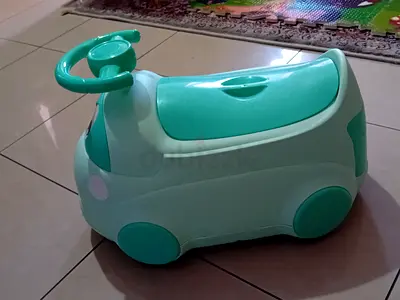 Infant Ride-On style Potty seat with steering wheel,  removable inner tray. Only Used once