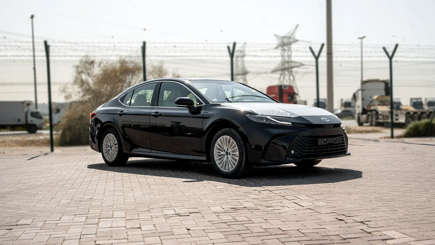 Toyota Camry 2026 — photo 1 of 20