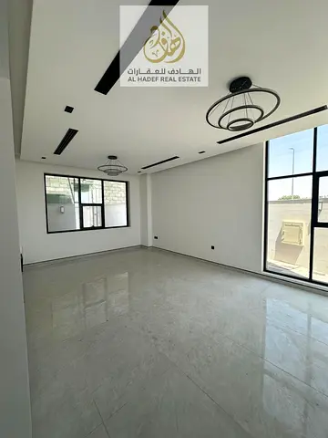🏡 فيلا للإيجار في عجمان – الزاهية  ✨ أول ساكن – تصميم عصري ومساحات واسعة  📍 الموقع: الزاهية  🏠 التفاصيل: • أرضي + طابقين • 5 غرف نوم ماستر • مجلس و