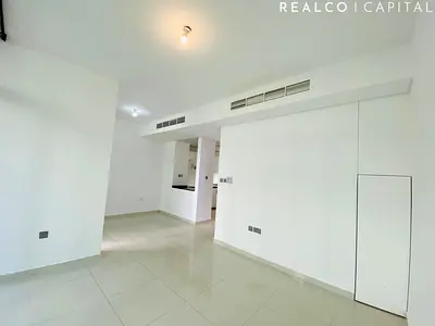 Corner 3 Bedrooms Unfurnished Bright Cluster Ready To View