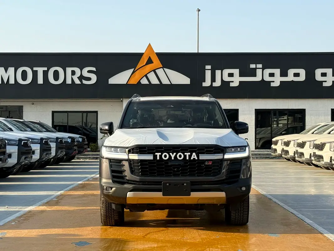 Toyota Land Cruiser 2026 — photo 1 of 12