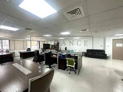 3 Partitions | Pantry | Vacant | High floor