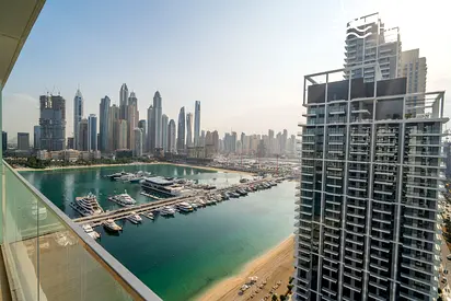 EXCLUSIVE | SKYLINE VIEWS | LARGE LAYOUT