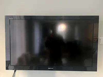 Sony Bravia 40-inch Flat Panel TV - Good Working Condition.