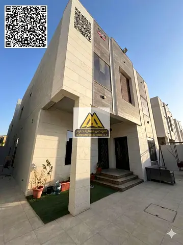 تتميز الفيلا بمساحتها الواسعة وتصميمها العملي الذي يلبي احتياجات العائلات الكبيرة، كما توفر بيئة سكنية مريحة تجمع بين الهدوء وسهولة